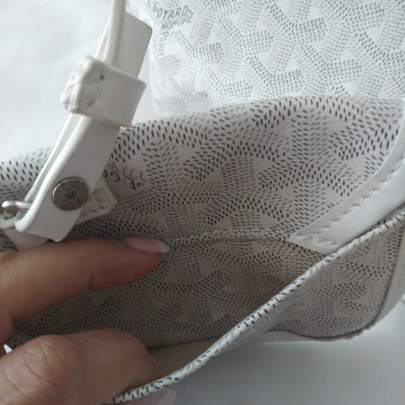 Very Cute Small Designer Bag - Picture 8 of 11